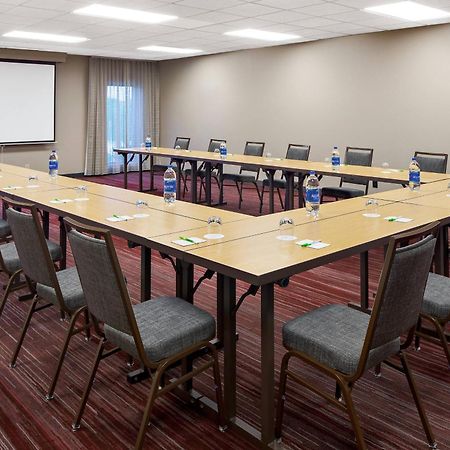 Courtyard By Marriott Pittsburgh Airport Hotel Coraopolis Kültér fotó