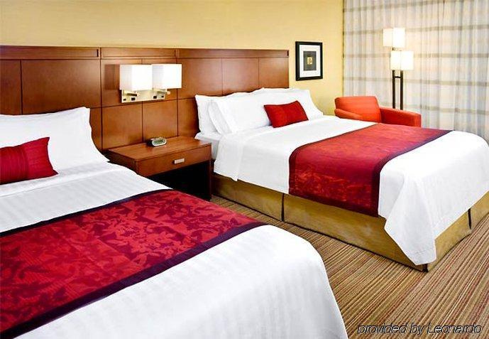 Courtyard By Marriott Pittsburgh Airport Hotel Coraopolis Szoba fotó