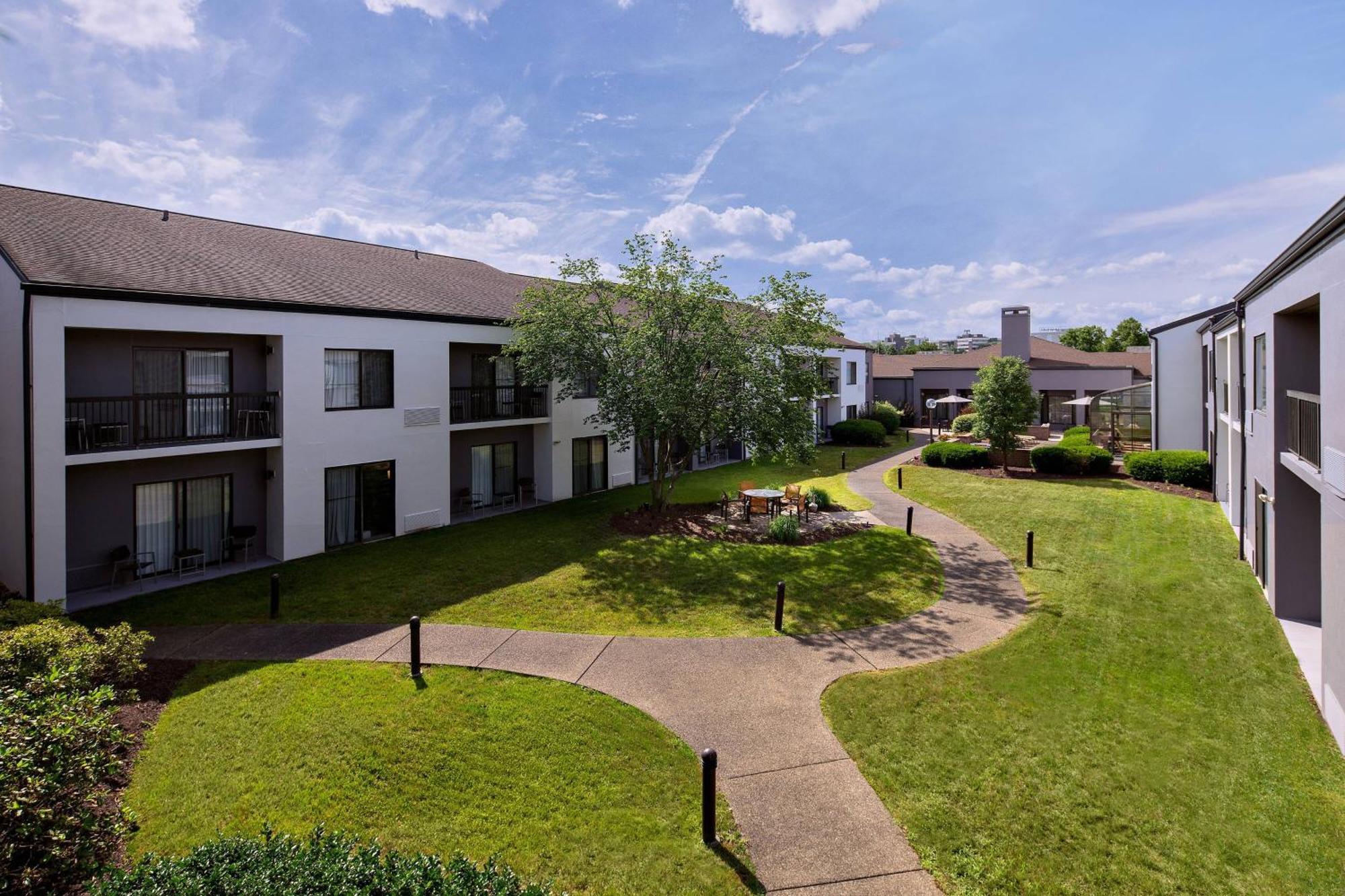 Courtyard By Marriott Pittsburgh Airport Hotel Coraopolis Kültér fotó