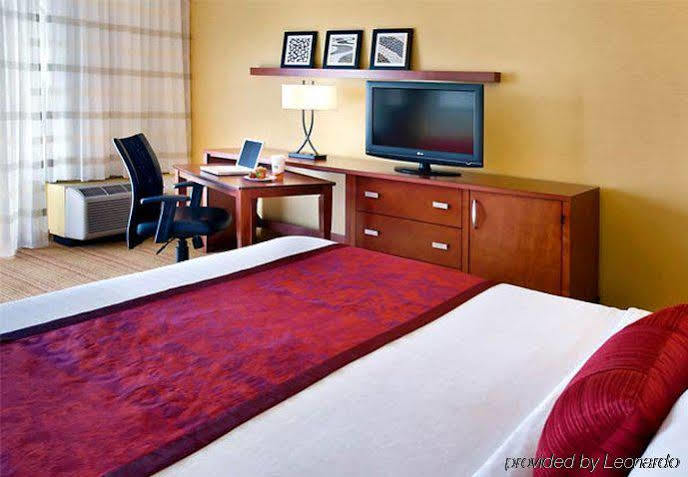Courtyard By Marriott Pittsburgh Airport Hotel Coraopolis Kültér fotó