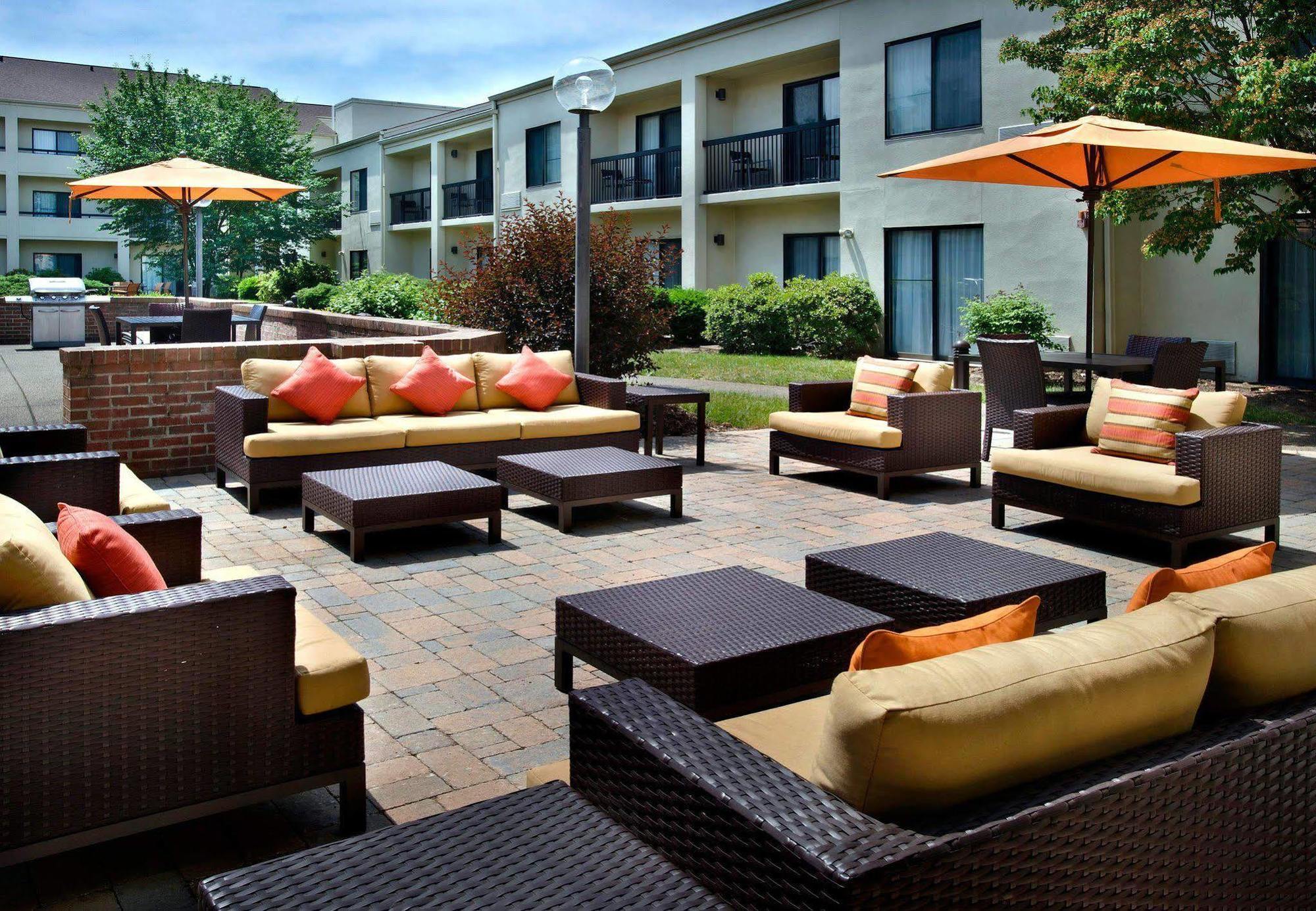Courtyard By Marriott Pittsburgh Airport Hotel Coraopolis Kültér fotó